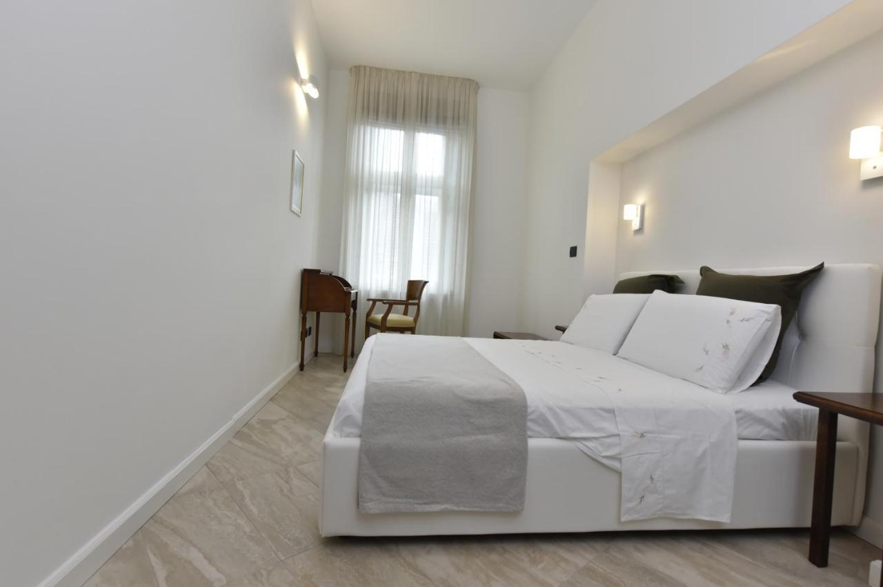 Apartment No 6 *